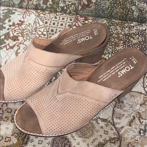 TOMS open toed heels size 8.5 - Picture 2 of 3